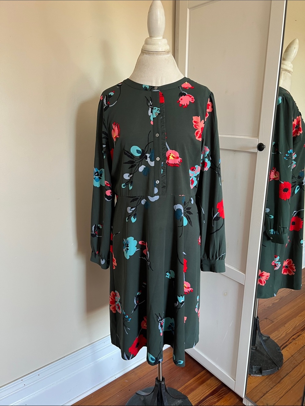 LOFT Olive Green Vibrant Floral Long Sleeve Button Front Midi Dress Size 12